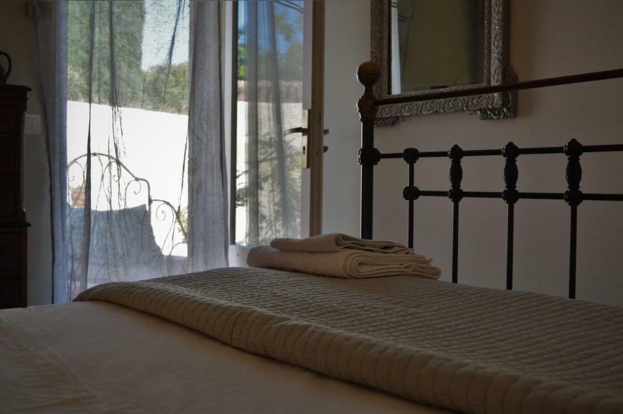 Le Chat Sur Le Toit Bed and Breakfast Lourmarin Buitenkant foto