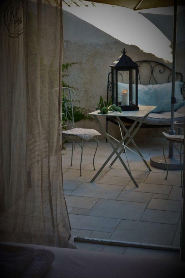 Le Chat Sur Le Toit Lourmarin Buitenkant foto